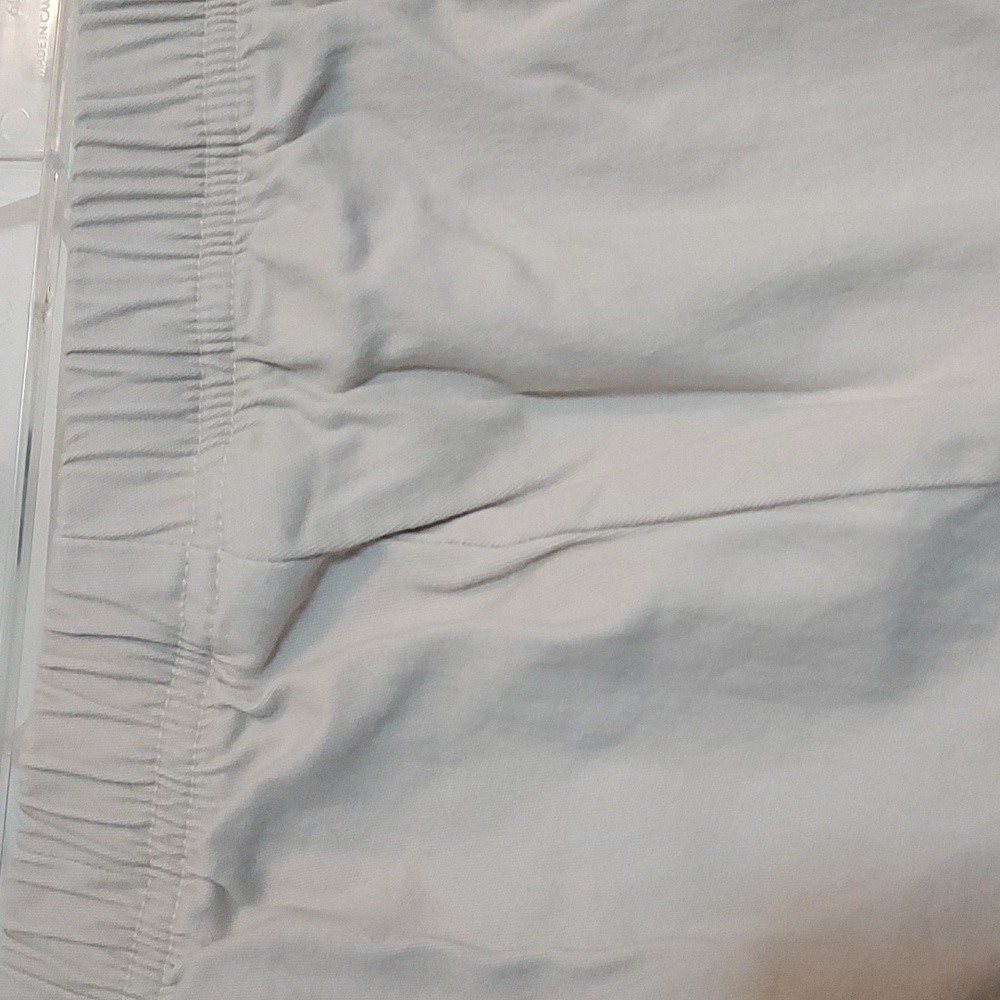 Beige Button-Detail Capris - Picture 3 of 3